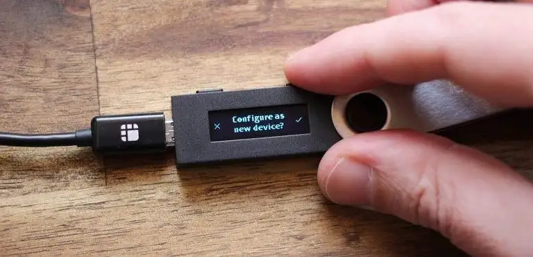 اندازه کوچک و قابل حمل لجر نانو اس (Ledger Nano S)