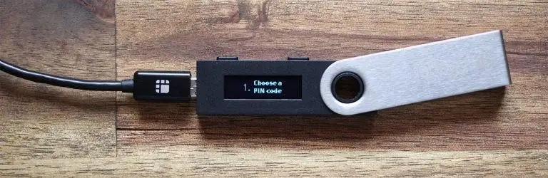 اندازه کوچک و قابل حمل لجر نانو اس (Ledger Nano S)