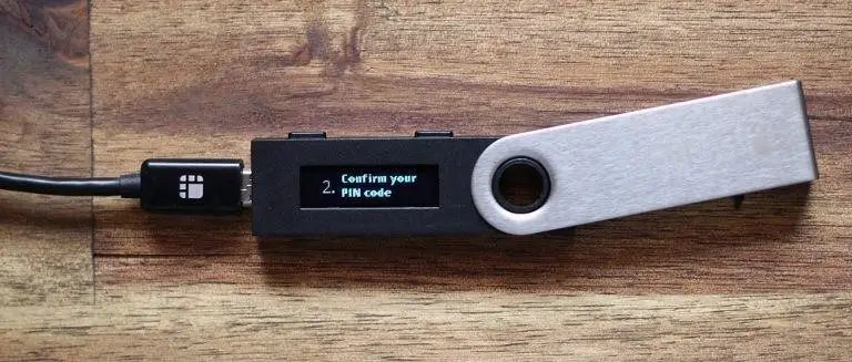 اندازه کوچک و قابل حمل لجر نانو اس (Ledger Nano S)